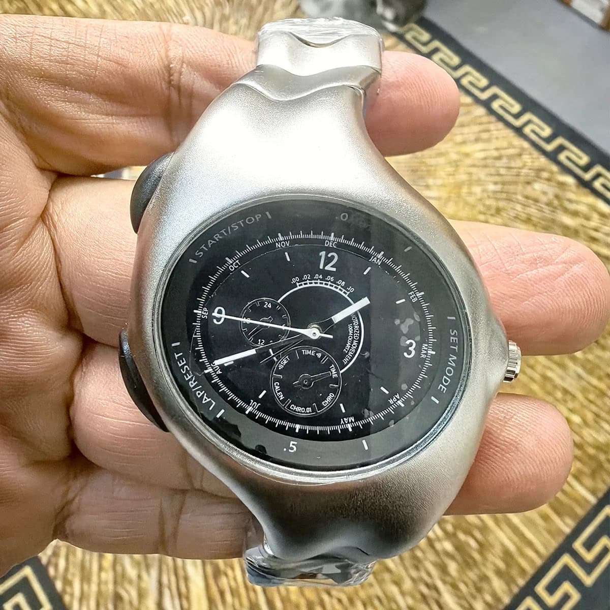Vintage Y2K Retro Alloy Quartz Watch — image 4