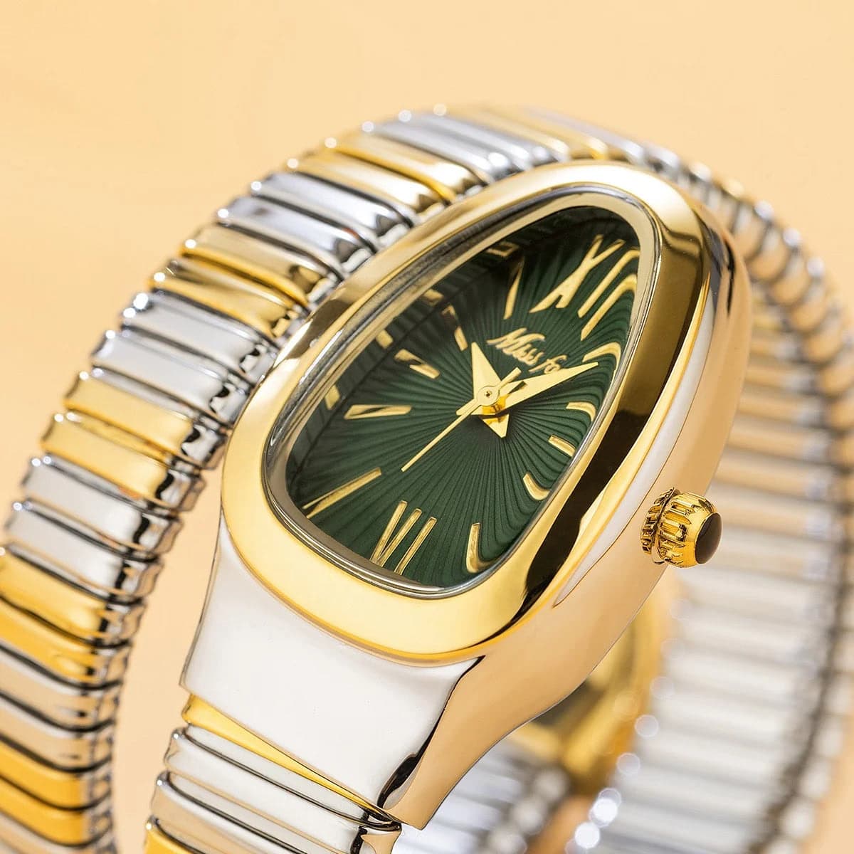 Luxury Snake-Shaped Quartz Watch for Women — image 4