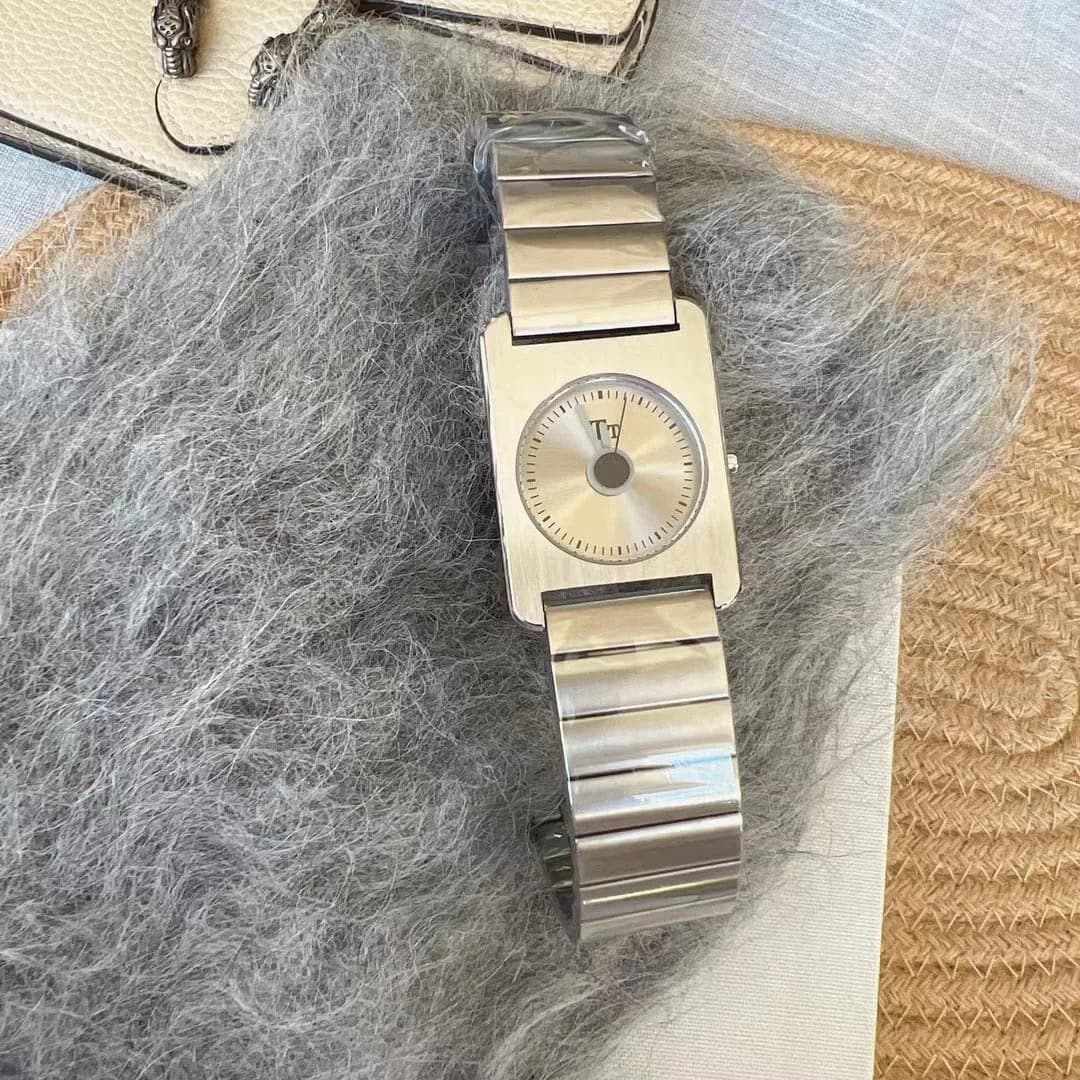 Vintage Square Quartz Watch — image 10