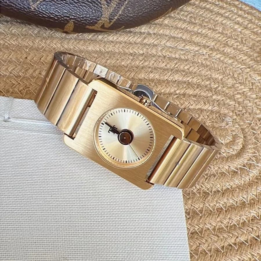 Vintage Square Quartz Watch — image 9