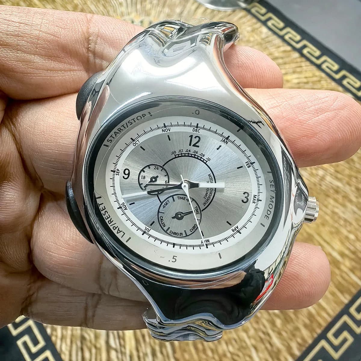 Vintage Y2K Retro Alloy Quartz Watch — image 8
