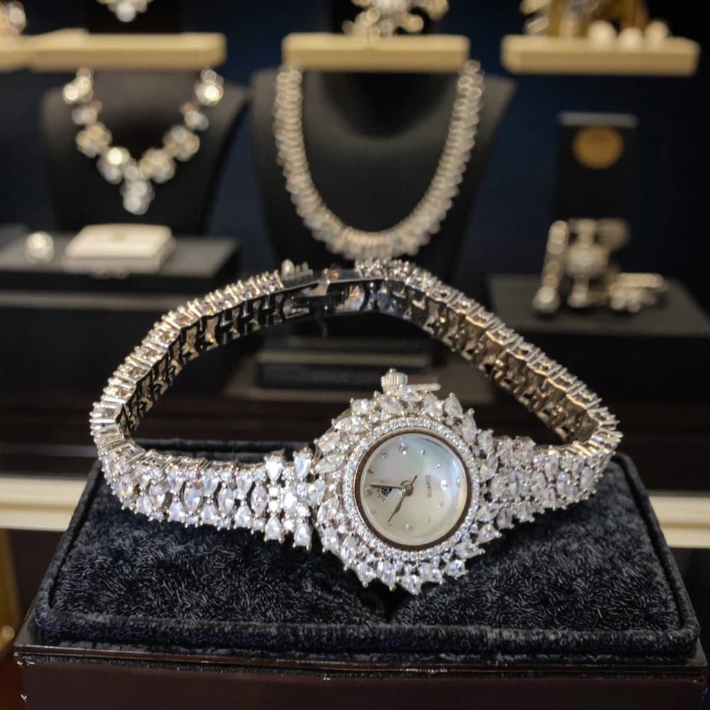 Elegant Zircon Quartz Women's Watch with LED & Steel Band — image 4