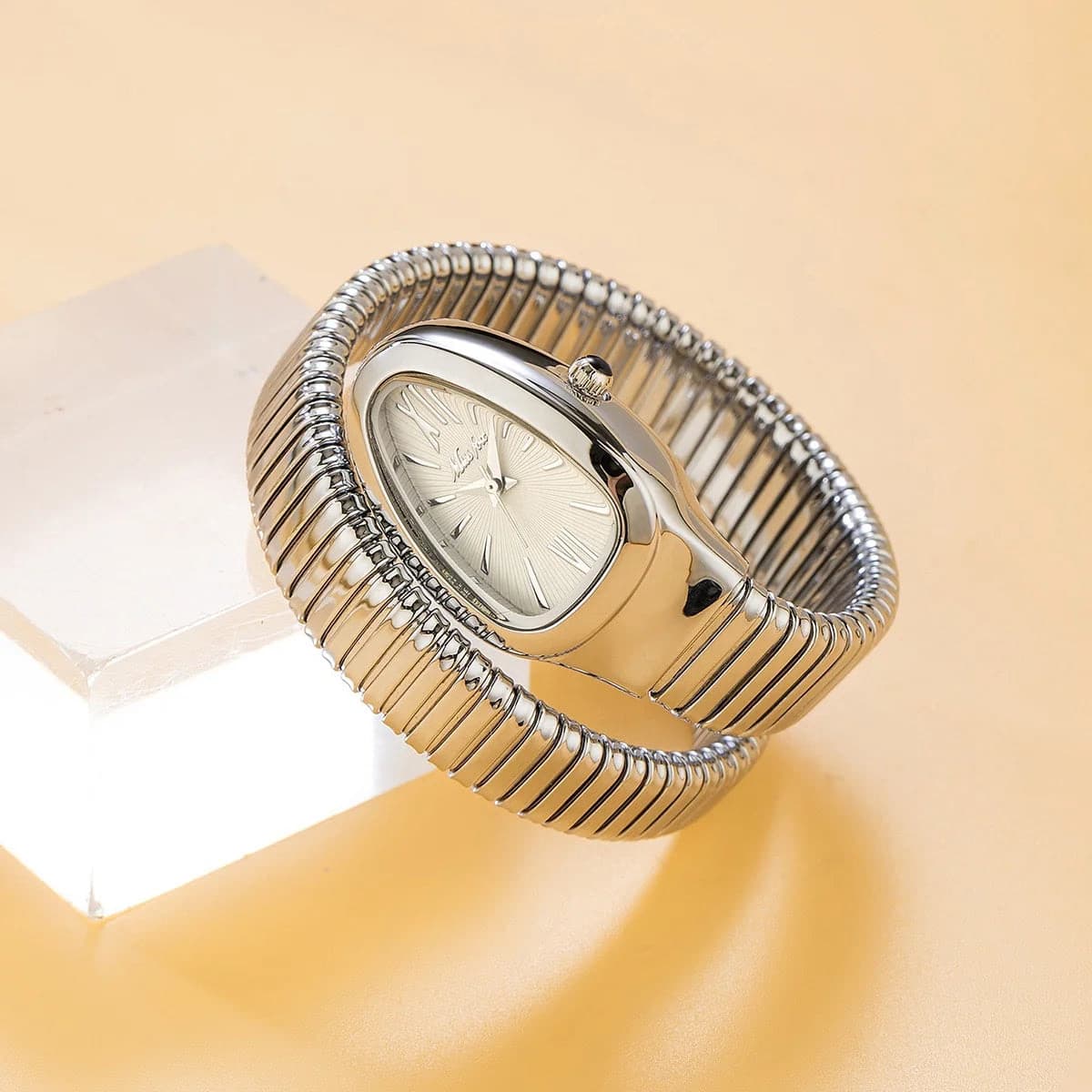 Luxury Snake-Shaped Quartz Watch for Women — image 6